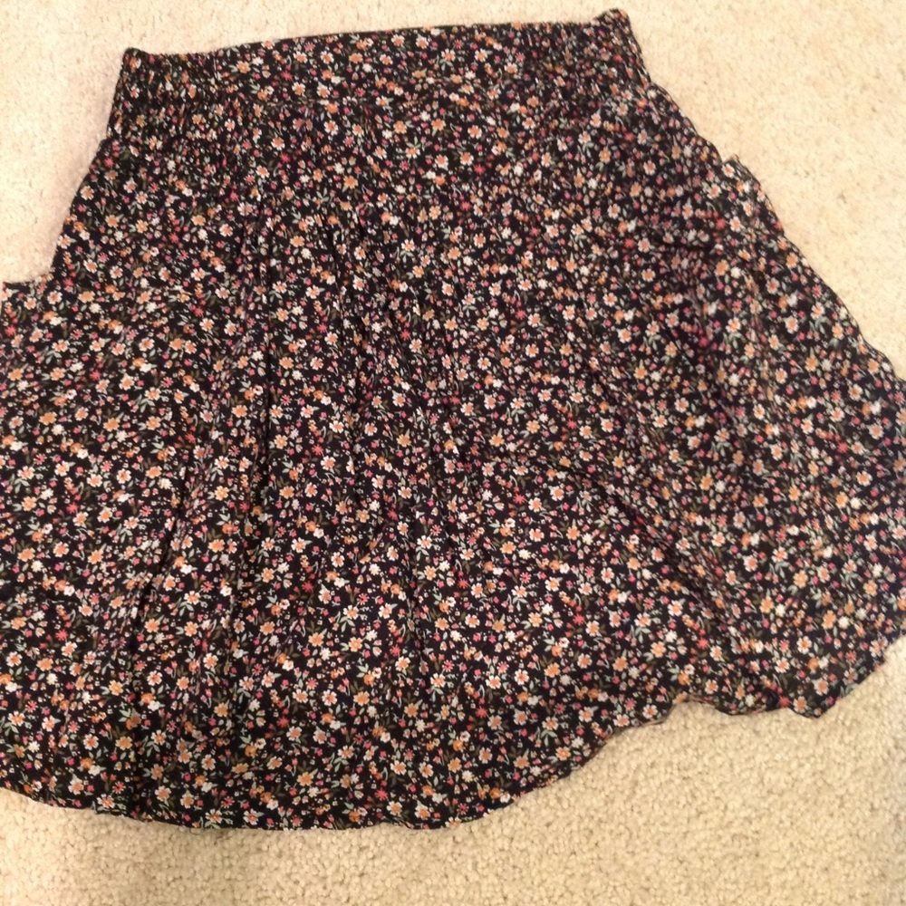 Floral 2-pocket Skirt- Juniors‎ regular